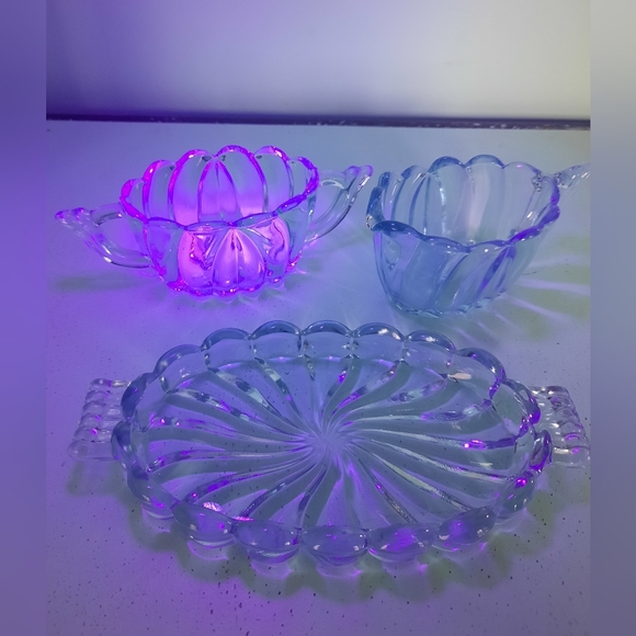 Vintage Light Blue Glass Sugar & Creamer Set w/Under-plate Tray GLOWS - Picture 5 of 14